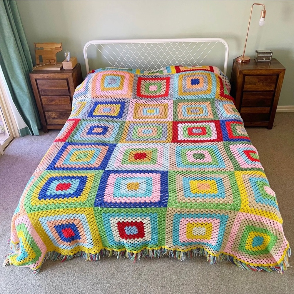Massive Handmade Granny Square Crochet Retro Blanket Rainbow Fringe 220 x 320 - Picture 3 of 5